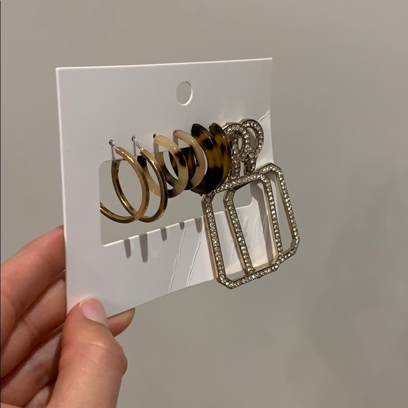 4 pack of earrings - Picture 2 of 3